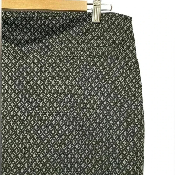 NEW Beechers Brook, Geometric Pattern Stretch Knee-Length Skirt, XL, Black πΈ - Picture 5 of 8